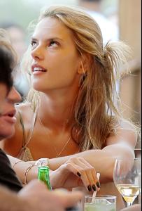 hoabfyk2j9alessandraambkz7.jpg