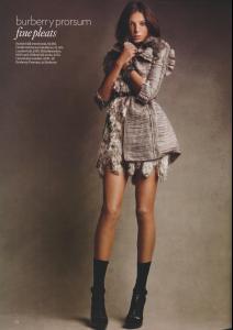 18726_uk_vogue_febuary_2008_spring_forward_daria_werbowy_ph_patrick_demarchelier_07_122_26lo.jpg