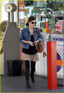 rachel_bilson_gas_guzzler_04.jpg