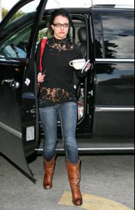 Britney_Spears_At_Mercedes_Dealership_Jan_29_.jpg