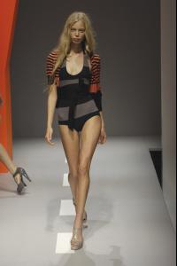 Tanya_DKNYSS08_01.jpg