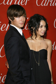 celeb-city.eu_Vanessa_Hudgens_Palm_Springs_IFF_Awards_Gala_01-05-2007_012.jpg