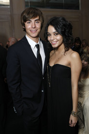 celeb-city.eu_Vanessa_Hudgens_Palm_Springs_IFF_Awards_Gala_01-05-2007_014.jpg