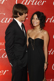 celeb-city.eu_Vanessa_Hudgens_Palm_Springs_IFF_Awards_Gala_01-05-2007_015.jpg