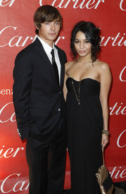 celeb-city.eu_Vanessa_Hudgens_Palm_Springs_IFF_Awards_Gala_01-05-2007_017.jpg