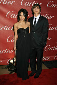 celeb-city.eu_Vanessa_Hudgens_Palm_Springs_IFF_Awards_Gala_01-05-2007_032.jpg