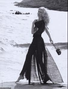 claudiaschiffer-chanel-ss08-3.jpg