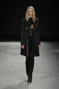 Givenchy_Haute_Couture00120m_1370_.jpg