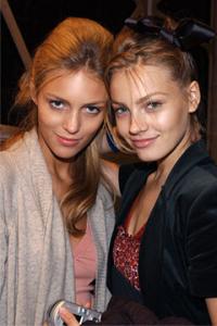 Anja_and_Anna_at_the_backstage_of_Chanel_ss_2005_fashion_show.jpg