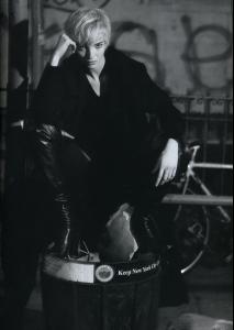Maria_MIXTE_Oct_Nov06_specialNY_byKarlLagerfeld_modohut2.jpg