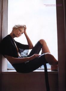 a_Christina_Krues__iD_Oct02_letthenightfalldown_bydonaldChristie_bwgrey3.JPG