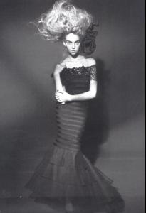 heather_vogue_IT_mar05_Couture_Supplement_byPatrickDemarchelier6.jpg