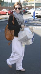 Rachel_Bilson___Albertsons_in_Los_Feliz_CA___January_18_08_2.jpg