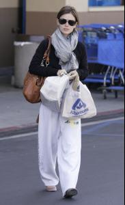 Rachel_Bilson___Albertsons_in_Los_Feliz_CA___January_18_08_4.jpg