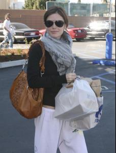 Rachel_Bilson___Albertsons_in_Los_Feliz_CA___January_18_08_8.jpg