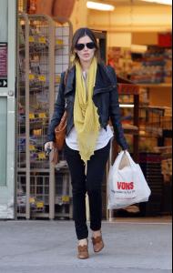 Rachel_Bilson___Shopping_in_West_Hollywood2_January_15_2008_2.jpg