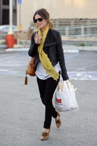 Rachel_Bilson___Shopping_in_West_Hollywood2_January_15_2008_7.jpg