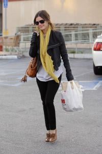 Rachel_Bilson___Shopping_in_West_Hollywood2_January_15_2008_8.jpg