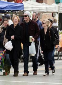 reese-jake-shoppingn2-01.jpg