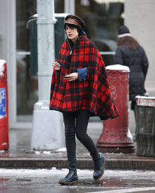 Preppie_-_Agyness_Deyn_out_and_about_in_new_York_City_-_Jan._1_2010_1202.jpg
