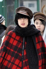 Preppie_-_Agyness_Deyn_out_and_about_in_new_York_City_-_Jan._1_2010_317.jpg