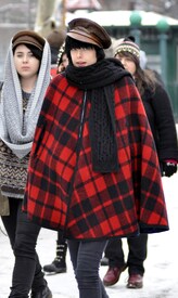 Preppie_-_Agyness_Deyn_out_and_about_in_new_York_City_-_Jan._1_2010_4105.jpg