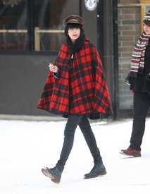 Preppie_-_Agyness_Deyn_out_and_about_in_new_York_City_-_Jan._1_2010_4143.jpg