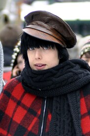 Preppie_-_Agyness_Deyn_out_and_about_in_new_York_City_-_Jan._1_2010_434.jpg