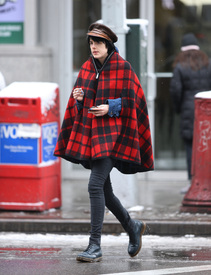 Preppie_-_Agyness_Deyn_out_and_about_in_new_York_City_-_Jan._1_2010_5128.jpg