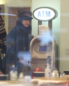 Preppie_-_Agyness_Deyn_out_and_about_in_new_York_City_-_Jan._1_2010_8232.jpg