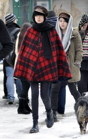 Preppie_-_Agyness_Deyn_out_and_about_in_new_York_City_-_Jan._1_2010_863.jpg
