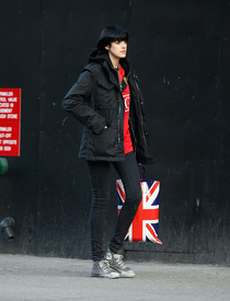 Preppie_-_Agyness_Deyn_out_and_about_in_SoHo_-_Jan._15_2010_3145.jpg