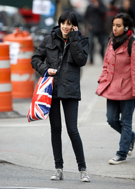 Preppie_-_Agyness_Deyn_out_and_about_in_SoHo_-_Jan._15_2010_457.jpg