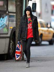 Preppie_-_Agyness_Deyn_out_and_about_in_SoHo_-_Jan._15_2010_5221.jpg