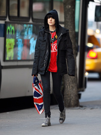Preppie_-_Agyness_Deyn_out_and_about_in_SoHo_-_Jan._15_2010_6151.jpg