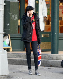 Preppie_-_Agyness_Deyn_out_and_about_in_SoHo_-_Jan._15_2010_6182.jpg