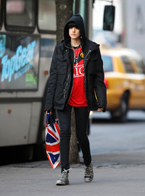 Preppie_-_Agyness_Deyn_out_and_about_in_SoHo_-_Jan._15_2010_7234.jpg
