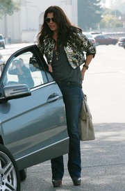 Preppie_-_Ali_Landry_running_some_errands_in_Beverly_Hills_-_Jan._29_2010_716.jpg