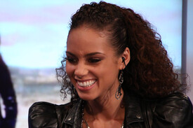 Preppie_-_Alicia_Keys_appearing_on_the_Spanish_TV_show_El_Hormiguero_in_Spain_-_Jan._19_2010_011.jpg