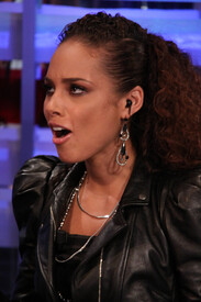 Preppie_-_Alicia_Keys_appearing_on_the_Spanish_TV_show_El_Hormiguero_in_Spain_-_Jan._19_2010_098.jpg