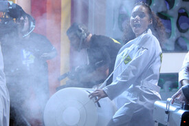 Preppie_-_Alicia_Keys_appearing_on_the_Spanish_TV_show_El_Hormiguero_in_Spain_-_Jan._19_2010_2278.jpg