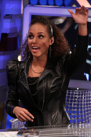Preppie_-_Alicia_Keys_appearing_on_the_Spanish_TV_show_El_Hormiguero_in_Spain_-_Jan._19_2010_3126.jpg