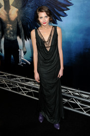 celebrity-paradise.com-The_Elder-Willa_Holland_2010-01-21_-_Legion_World_Premiere_in_Hollywood_2469.jpg