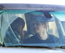 Preppie_-_Rachel_Bilson_at_the_airport_in_Toronto_-_Jan._10_2010_662.jpg