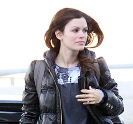 Preppie_-_Rachel_Bilson_at_the_airport_in_Toronto_-_Jan._10_2010_8150.jpg