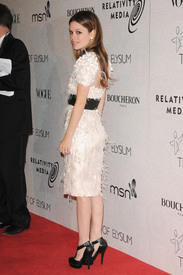 celebrity-paradise.com-The_Elder-Rachel_Bilson_2010-01-16_-_3rd_Annual_Art_Of_Elysium_Heaven_Gala_6172.jpg