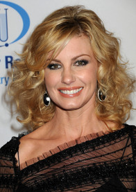 celebrity-paradise.com-The_Elder-Faith_Hill_2010-01-27_-_EIF0s_Women1s_Cancer_Research_Fund_7150.jpg