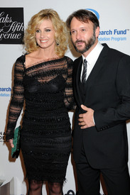 celebrity-paradise.com-The_Elder-Faith_Hill_2010-01-27_-_EIF3s_Women4s_Cancer_Research_Fund_250.jpg