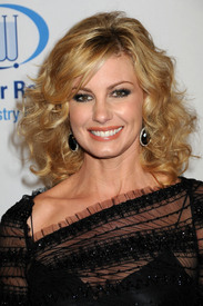 celebrity-paradise.com-The_Elder-Faith_Hill_2010-01-27_-_EIF7s_Women4s_Cancer_Research_Fund_0146.jpg