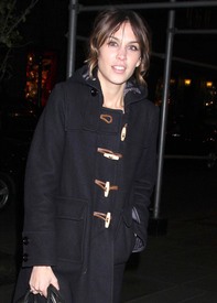 Preppie_-_Alexa_Chung_out_4_about_in_new_York_City_-_Dec._10_2009_426.jpg